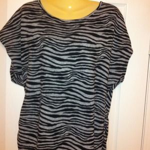 💵SOLD!💵Black & gray zebra print cotton tunic!
