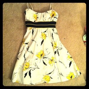 Cute floral dress! Great for springtime!🌷🌸🌼