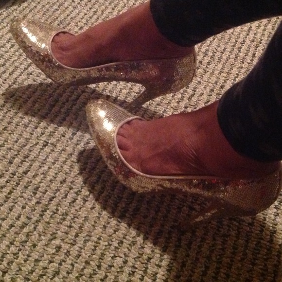 Lovely People Gold Heels Size 8.5 - Picture 2 of 4