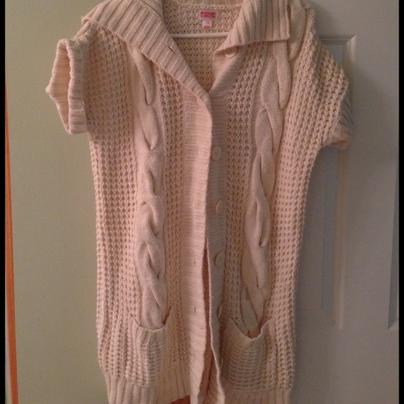 Cream sweater like new condition