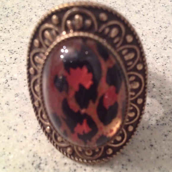 Fashion statement ring - Picture 2 of 3