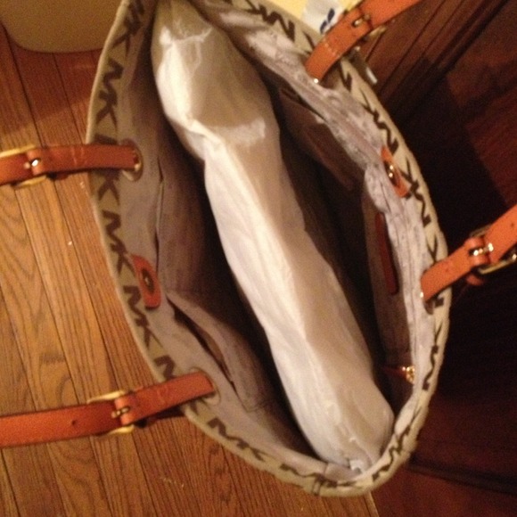 ❤SOLD❤ Michael Kors purse - Picture 3 of 3