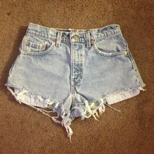💥Vintage Levi Distressed Mid Waist Shorts