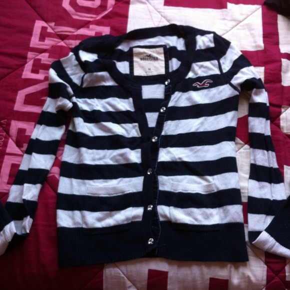 Adorable warm striped Hollister sweater