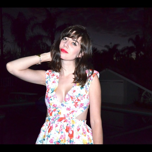 I'm a blogger / model/ designer !! Selling stuff - Picture 2 of 4