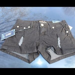 Reign brand short