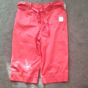 ***SOLD IN BUNDLE***Capris