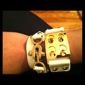 White and gold two pice chunky bracelet set!