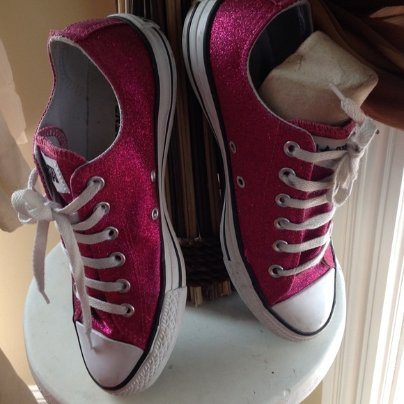 Pink w/glitter All Star Conversers sneakers