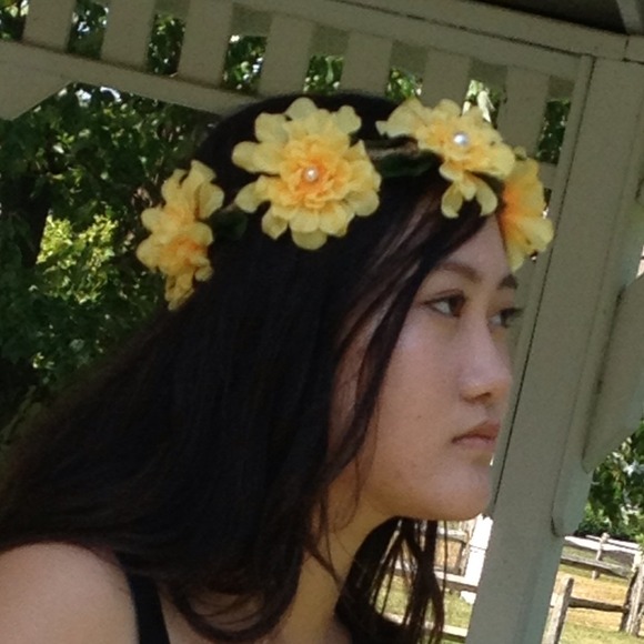 Floral crown - Picture 2 of 4