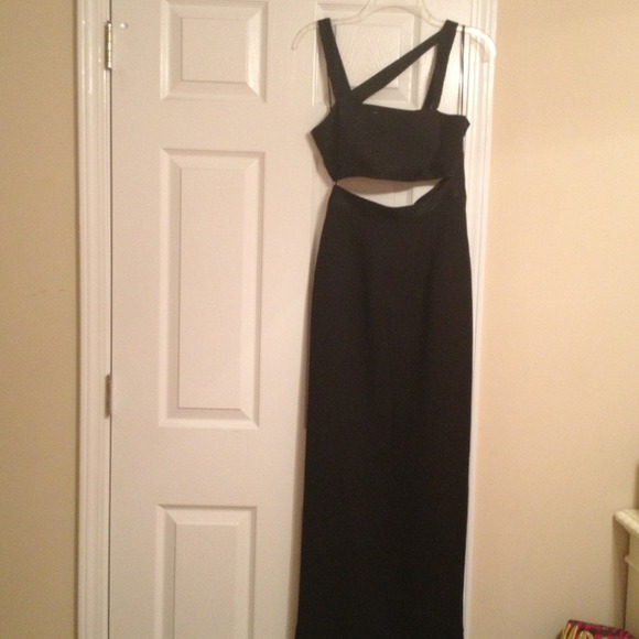 **REDUCED** Semi Formal/Formal Dress - Picture 2 of 3