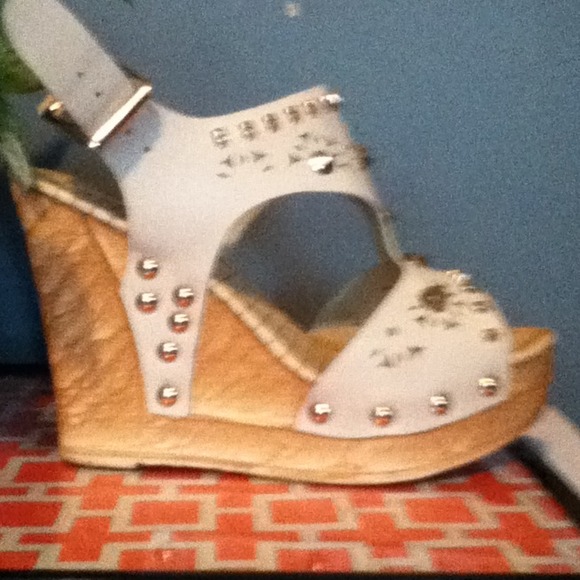 Studded cork wedges - Picture 3 of 3