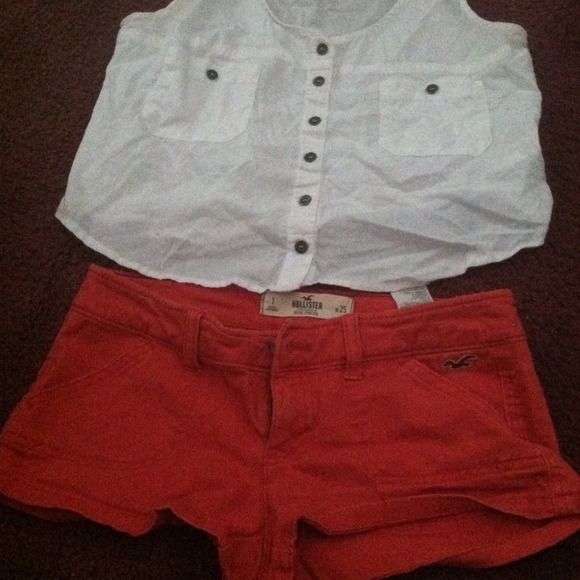Salmon colored holister shorts
