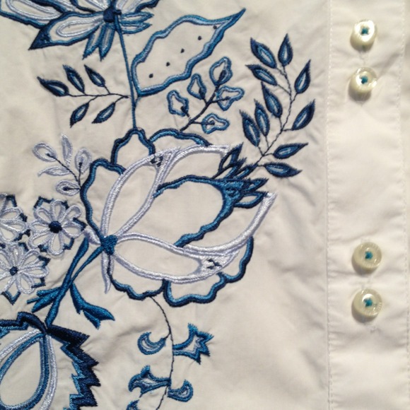 Embroidered shirt - Picture 2 of 4