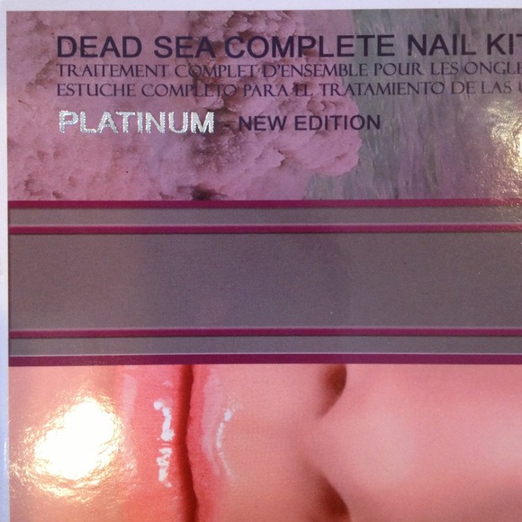 ❌ SOLD❌ Deep Sea Cosmetics Nail Kit - Picture 3 of 3