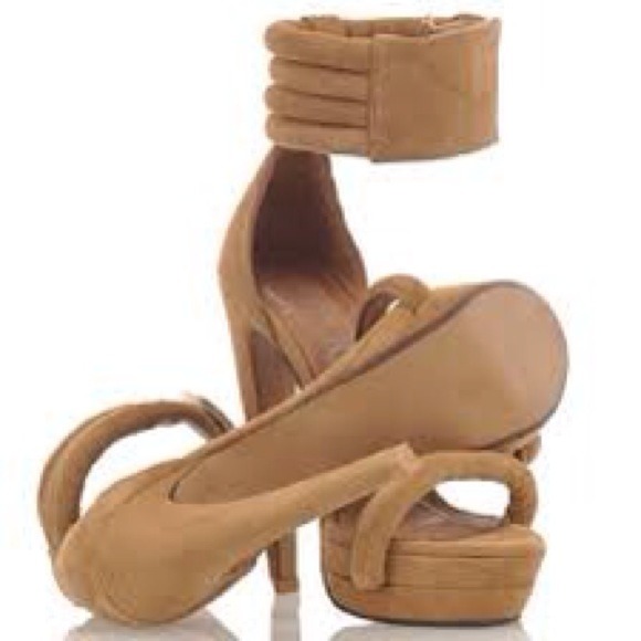 Jeffrey Campbell Shoes - ❌SOLD❌Jeffrey Campbell Latifa Platform Pump Jeffrey Campbell Shoes - ❌SOLD❌Jeffrey Campbell Latifa Platform Pump
