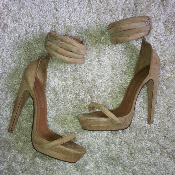 Jeffrey Campbell Shoes - ❌SOLD❌Jeffrey Campbell Latifa Platform Pump Jeffrey Campbell Shoes - ❌SOLD❌Jeffrey Campbell Latifa Platform Pump