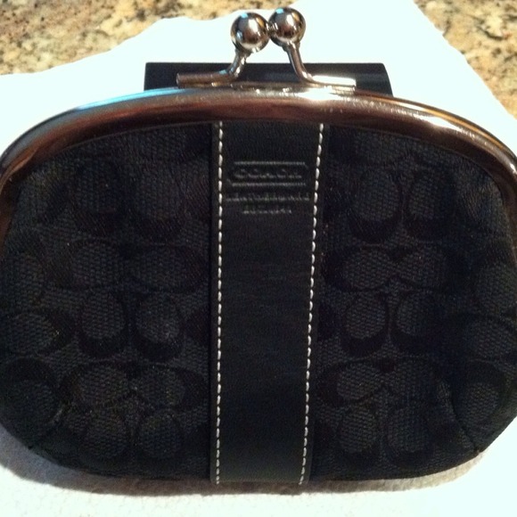 Coach kiss lock change purse black