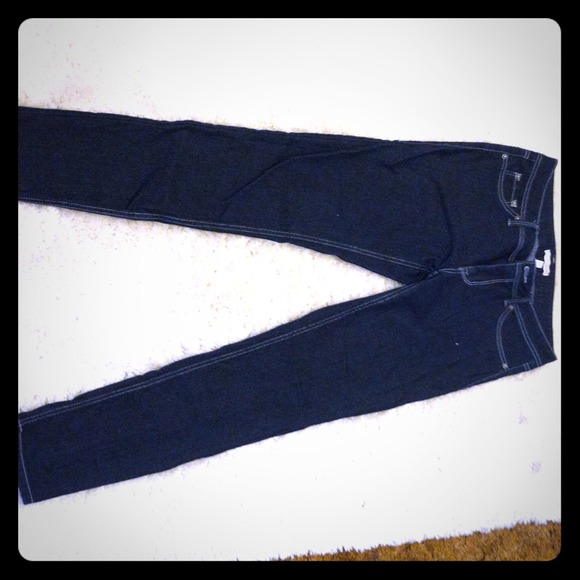 Dark wash skinny jeans.