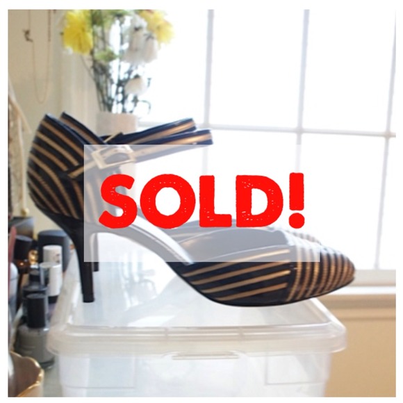 🚫SOLD!🚫 Black and Gold Striped Heeled Shoes