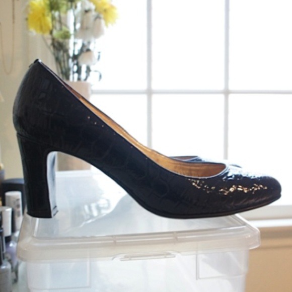 Black Croc Pattern Heel