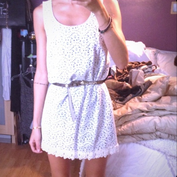 Forever 21 Dresses & Skirts - 🏝️White Eyelet Lace Shift Dress