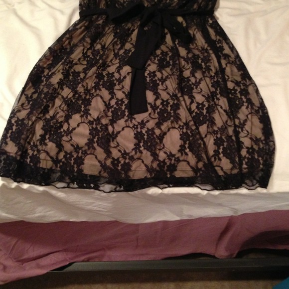 Lace One Shoulder - Picture 3 of 4