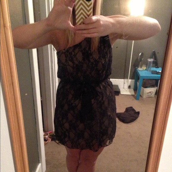 Lace One Shoulder - Picture 4 of 4
