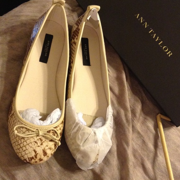 Ann Taylor snake print ballet flats NWT, cream/tan