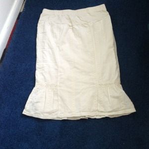 ↙️Maternity cream embroidered skirt