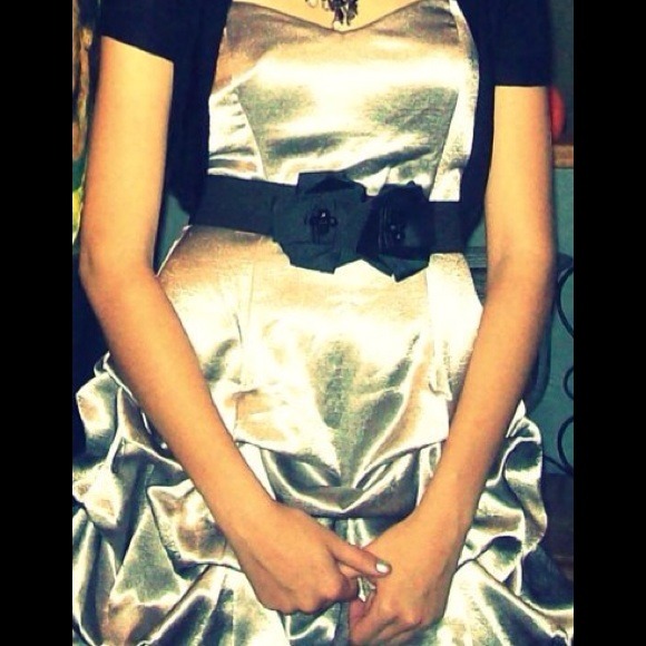 Make an offer👍Silver dress w/black belt!