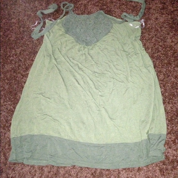 🎀Sold in bundle🎀Green halter top