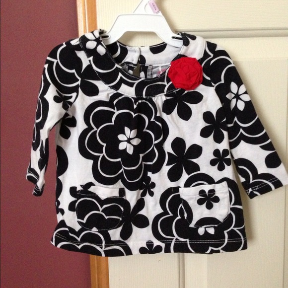 ⛔️ ️️️sold in a bundle⛔️Adorable Dress or top!