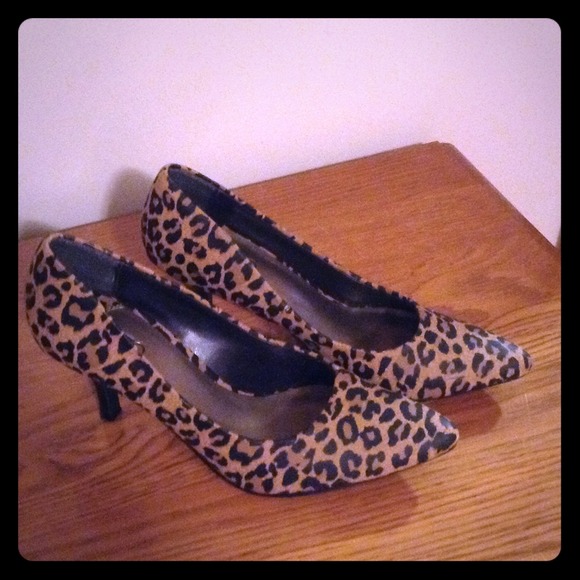 Leopard Heels size 6