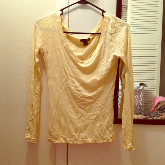 Low V neck, leightweight top