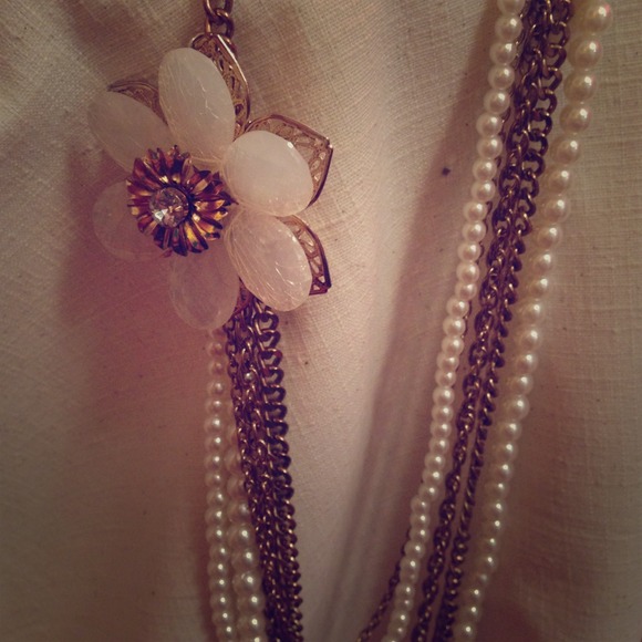 Long gorgeous gold and pearl necklace!