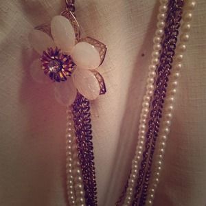 Long gorgeous gold and pearl necklace!