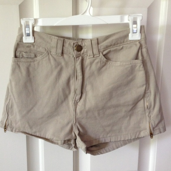 SOLD***AA high-waisted khaki shorts