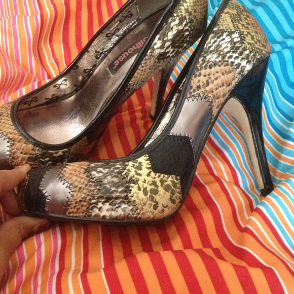 Shoes - Picture 2 of 2