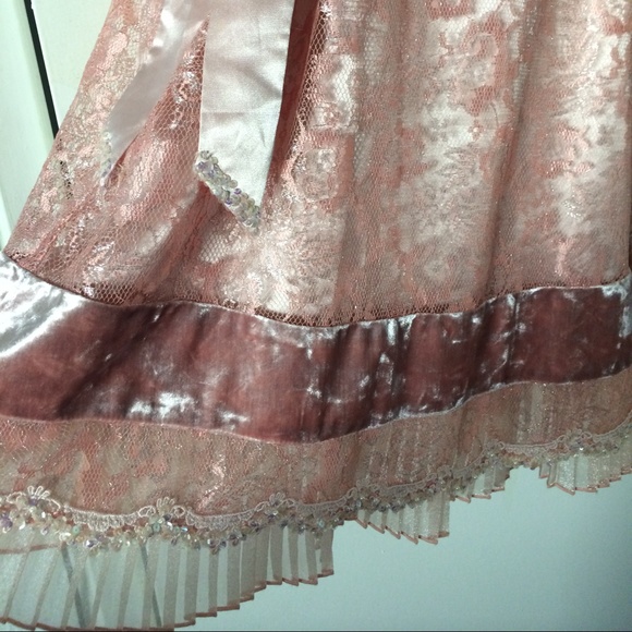 Moiselle shiny light pink pascal flower dress. - Picture 4 of 4