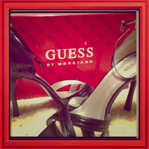❌Hold 'till 9/28❌ New In Box Guess black heels