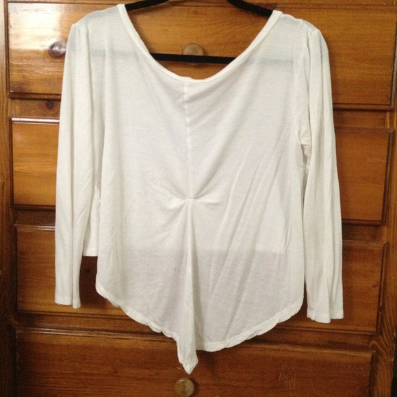 High low, 3/4 sleeve white top. - Picture 4 of 4