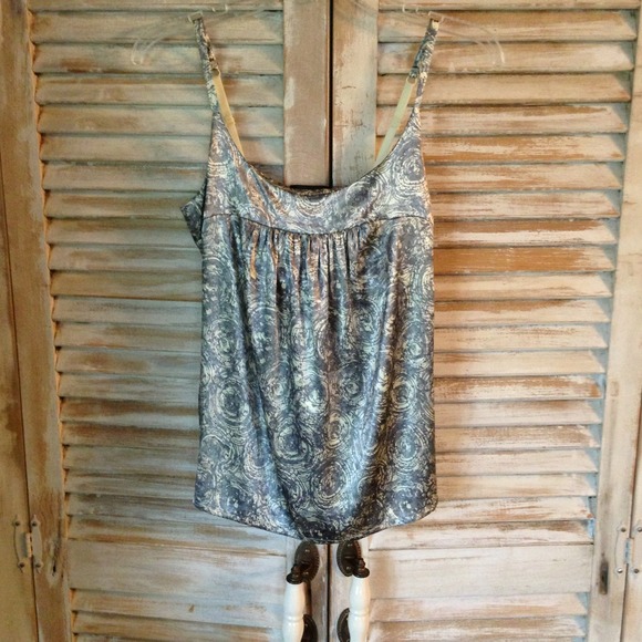 New York and co Tops - Silky tank with shelf bra