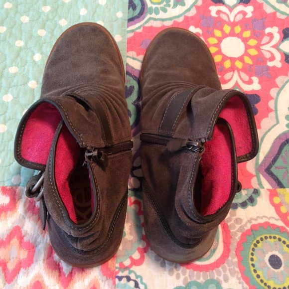 ❗️❗️SOLD❗️❗️Kensie grey suede booties - Picture 3 of 4