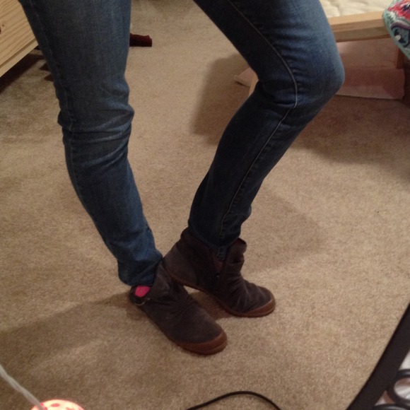 ❗️❗️SOLD❗️❗️Kensie grey suede booties - Picture 4 of 4