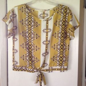 🎉Host Pick 🎉 Unique Aztec print top!