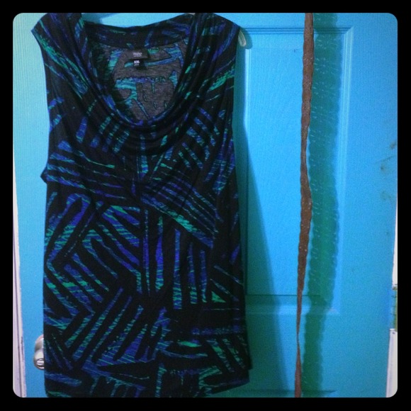 Turtle neck top! Cute never worn XXL🌟