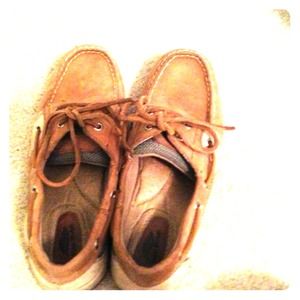 Tan sperries