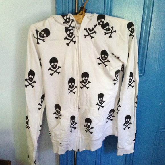 Scull and cross bones zip up jacket
