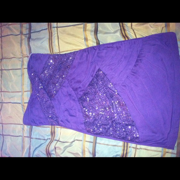 A purple dress with sequence - Picture 1 of 2